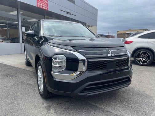 2025 Mitsubishi Outlander ES