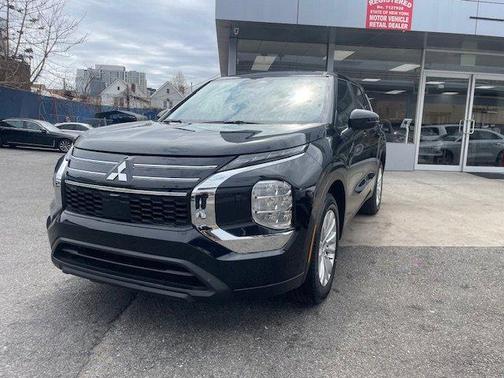 2025 Mitsubishi Outlander ES