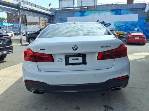 Alpine White 2019 BMW 530 i xDrive