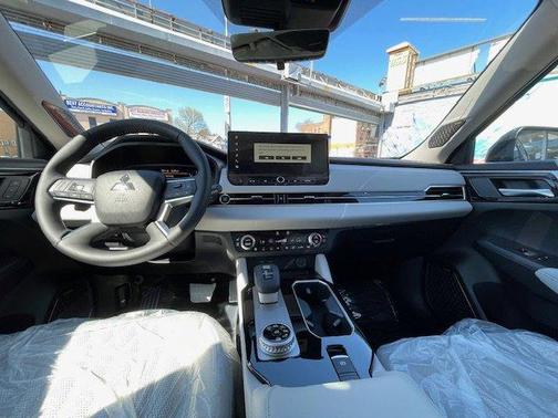 2025 Mitsubishi Outlander Platinum Edition