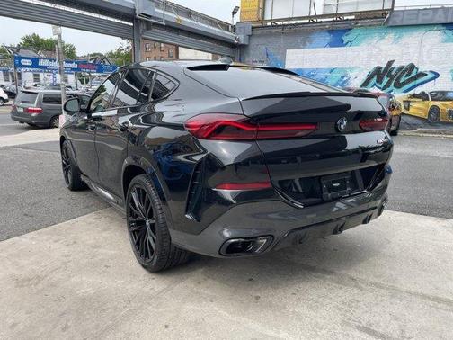 2022 BMW X6 M50i