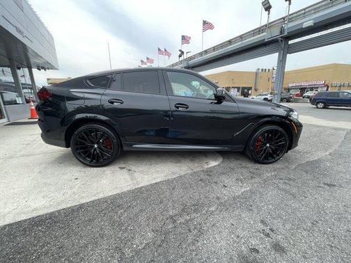 2022 BMW X6 M50i