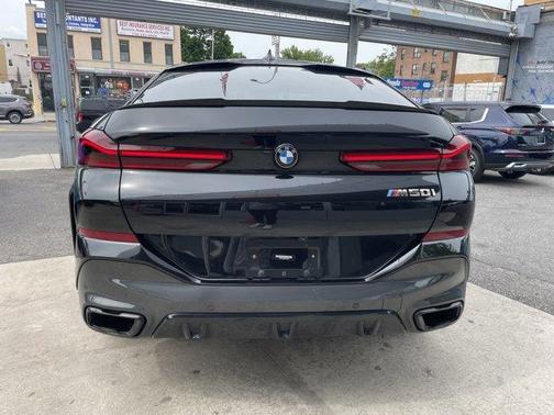 2022 BMW X6 M50i