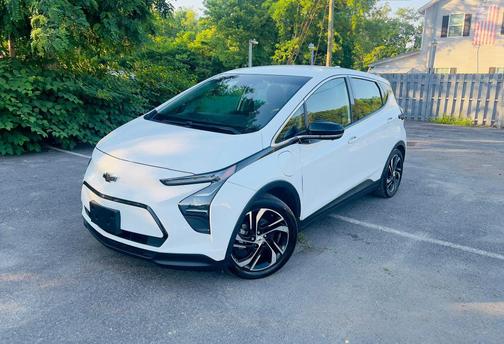 Summit White 2023 Chevrolet Bolt EV FWD 2LT
