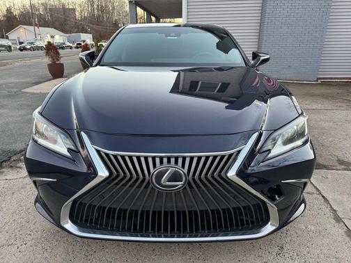 2019 Lexus ES 300h Base