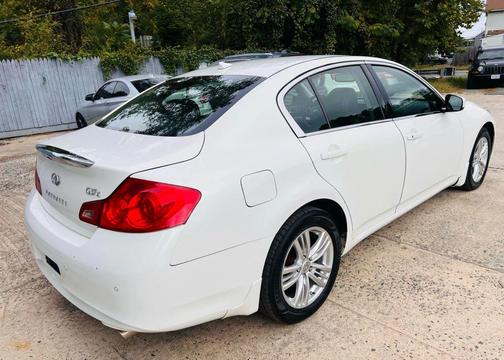 2011 INFINITI G37x Base