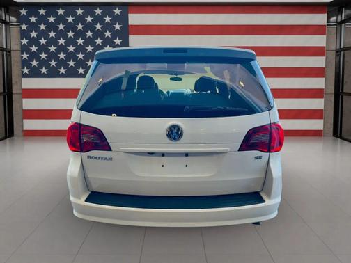 Calla Lily White 2014 Volkswagen Routan SE