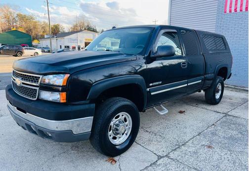 2005 Chevrolet Silverado 2500 LS H/D Extended Cab