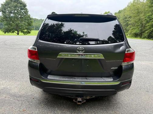 2011 Toyota Highlander SE
