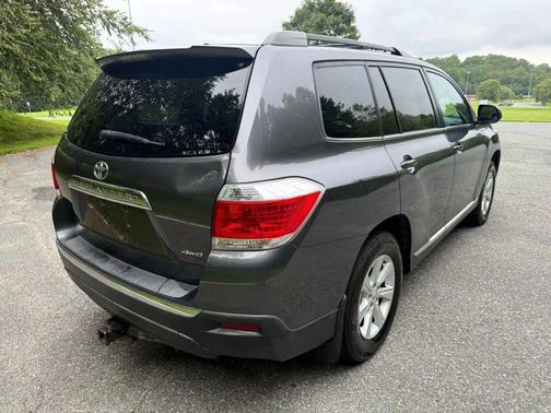 2011 Toyota Highlander SE
