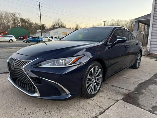 2019 Lexus ES 300h Base