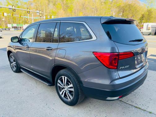 Modern Steel Metallic 2018 Honda Pilot EX-L