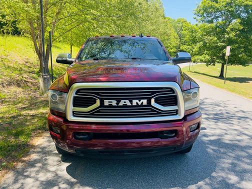 Delmonico Red Pearlcoat 2018 RAM 3500 Limited Crew Cab 4x4 8' Box