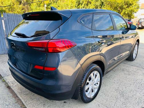 2021 Hyundai TUCSON SE