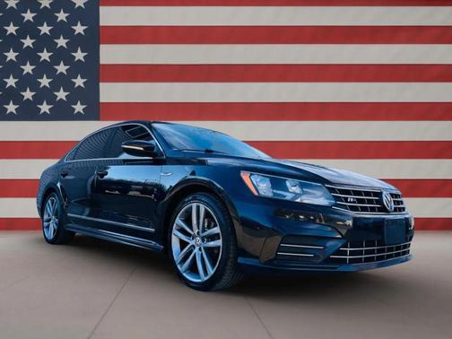 Deep Black Pearl 2017 Volkswagen Passat 1.8T R-Line w/Comfort