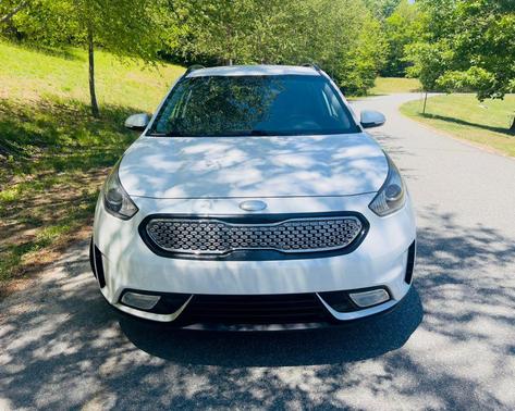 Snow White Pearl 2017 Kia Niro Touring