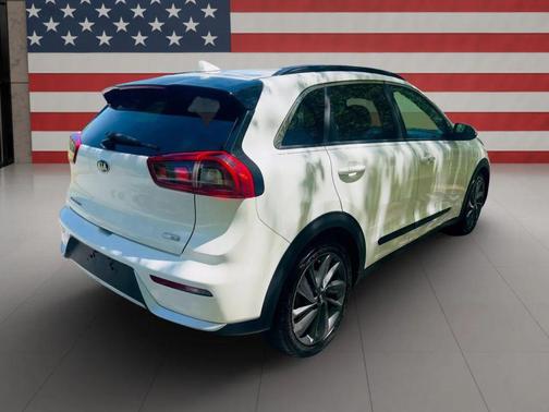 Snow White Pearl 2017 Kia Niro Touring