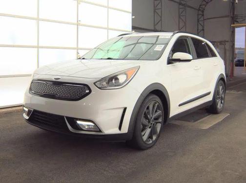 Snow White Pearl 2017 Kia Niro Touring