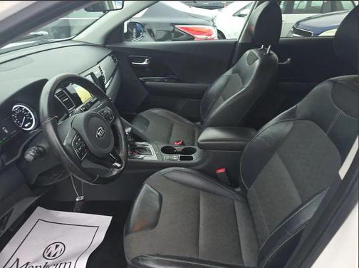 Snow White Pearl 2017 Kia Niro Touring