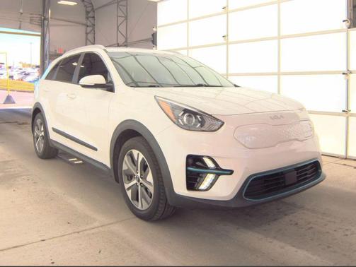 White 2022 Kia Niro EV EX Wagon 4D
