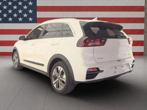 Snow White Pearl 2022 Kia Niro EV EX