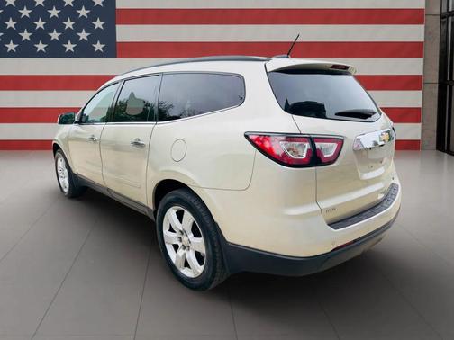 Gold 2016 Chevrolet Traverse 1LT
