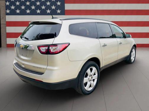 Gold 2016 Chevrolet Traverse 1LT