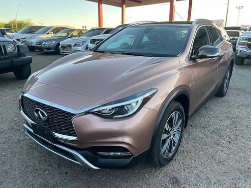 2017 INFINITI QX30 Premium