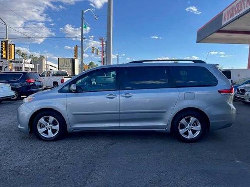 2014 Toyota Sienna LE