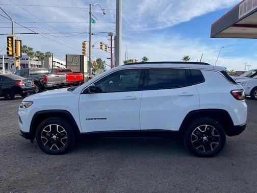 Bright White Clearcoat 2022 Jeep Compass Latitude