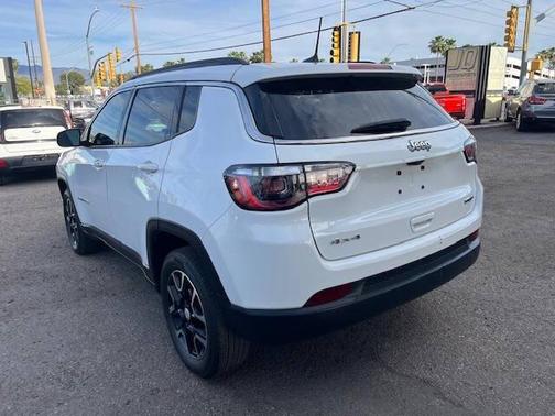 Bright White Clearcoat 2022 Jeep Compass Latitude