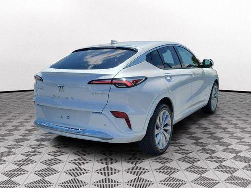 White Frost Tricoat 2024 Buick Envista Avenir FWD