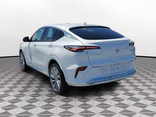 White Frost Tricoat 2024 Buick Envista Avenir FWD