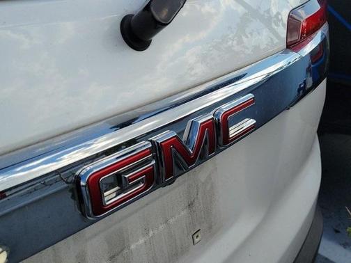 2023 GMC Acadia FWD SLT