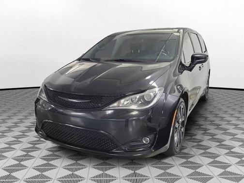 2020 Chrysler Pacifica Touring