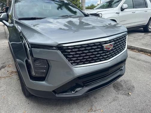 2025 Cadillac XT4 Premium Luxury
