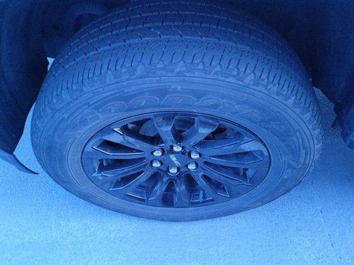 Summit White 2022 GMC Canyon Elevation