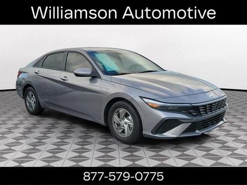 2024 Hyundai ELANTRA SE