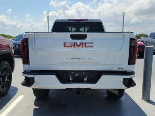 2024 GMC Sierra 2500 AT4