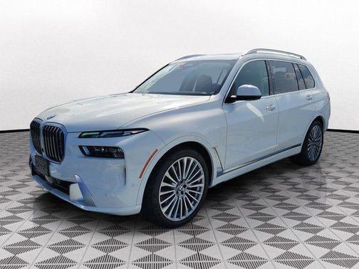 Whi/White 2024 BMW X7 xDrive40i
