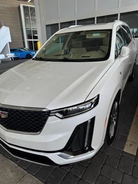 2022 Cadillac XT6 Premium Luxury FWD
