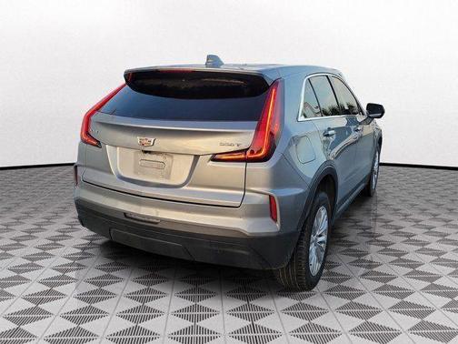 Argent Silver Metallic 2024 Cadillac XT4 Luxury