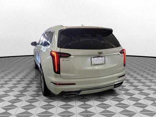 2022 Cadillac XT6 Premium Luxury FWD