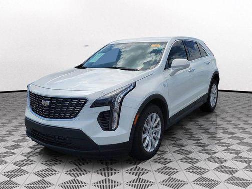 Crystal White Tricoat 2023 Cadillac XT4 Luxury
