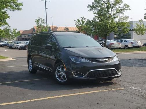 2018 Chrysler Pacifica Touring-L