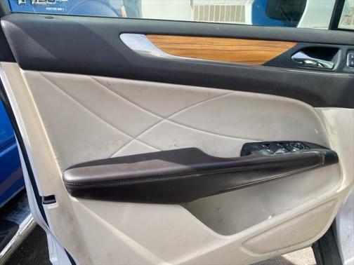 2015 Lincoln MKC Base