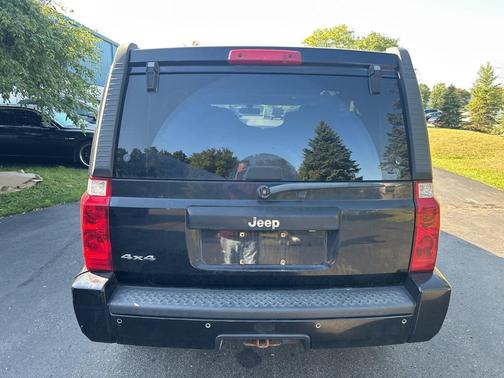2008 Jeep Commander Sport