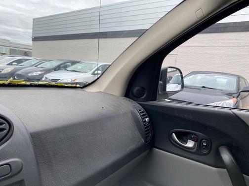 2005 Saturn Vue Base