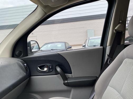 2005 Saturn Vue Base