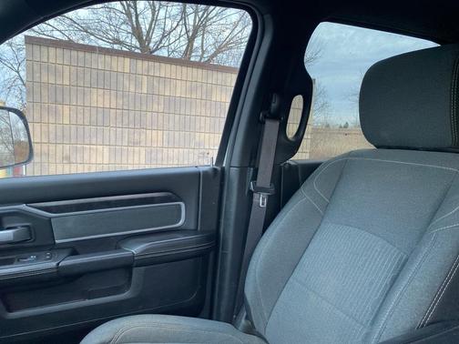 2021 RAM 2500 Big Horn Crew Cab 4x4 6'4' Box